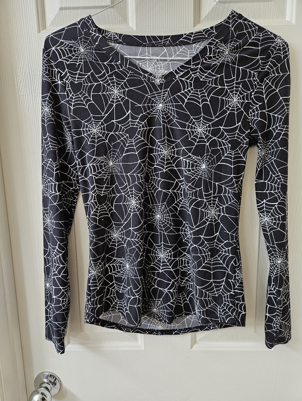 No Boundaries Black Long-Sleeve Spiderweb Print Top.  L/G 11-13
